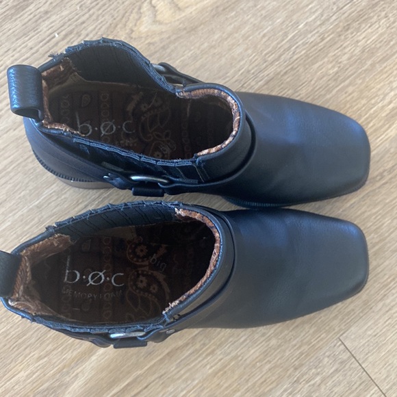 B O C by Born Lowri Stirrup Block Heel Bootie Black at Nordstrom Rack - Picture 3 of 4